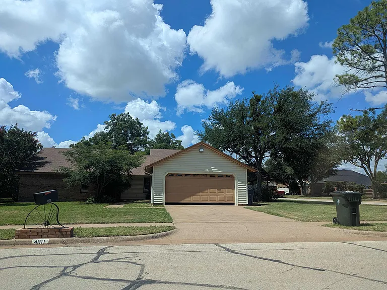 4811 Eldorado Dr — Photo 2
