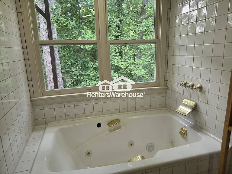 203 Ivy Green Ln — Photo 14