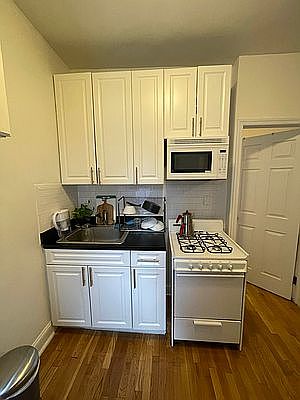 4th image of 230 E 78th St APT 21