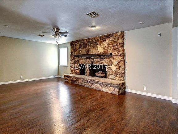 3rd image of 3512 Venice Dr