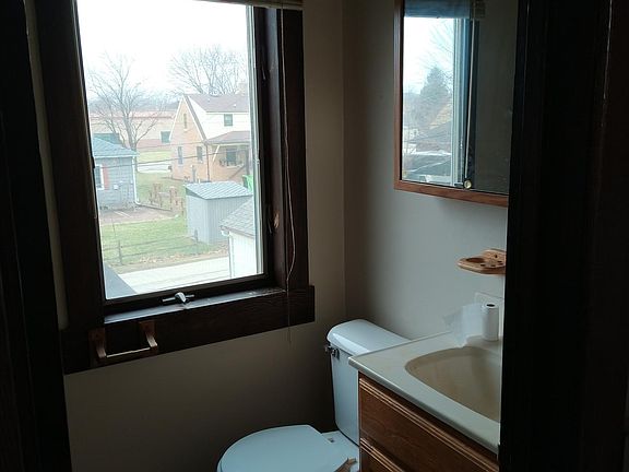 2nd image of 1443 Parkview Dr #2