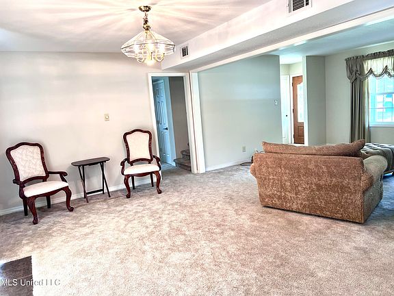 4th image of 1024 Del Norte Cir