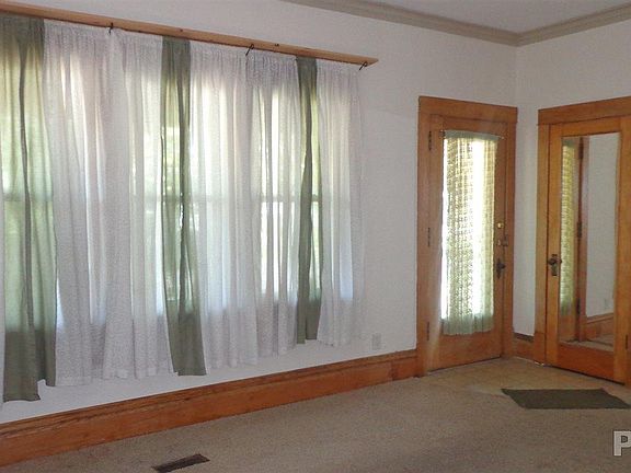 4th image of 214 E Arcadia Ave