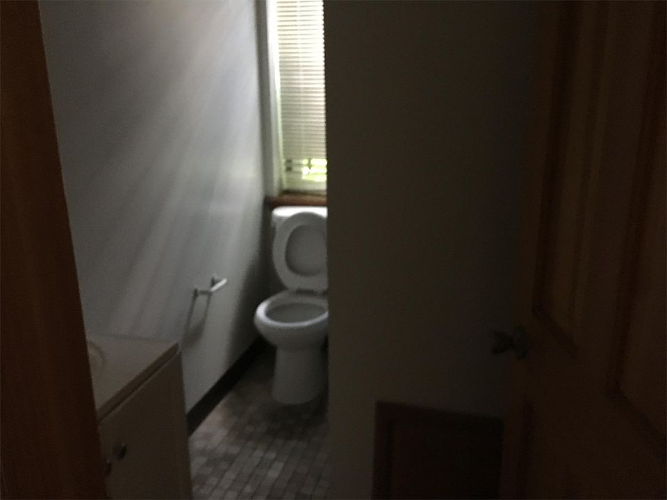 2nd image of 4238 Chestnut St APT 1R