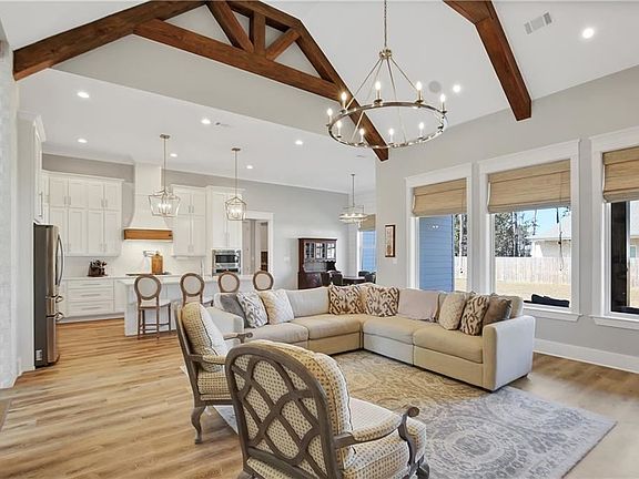 4th image of 732 Elise Ln