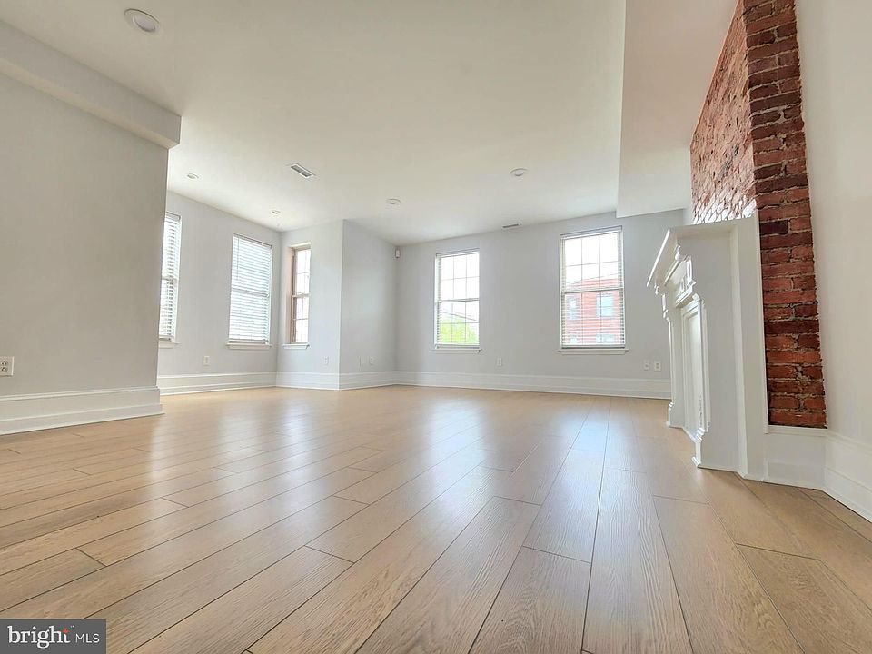 1st image of 2948 W Girard Ave