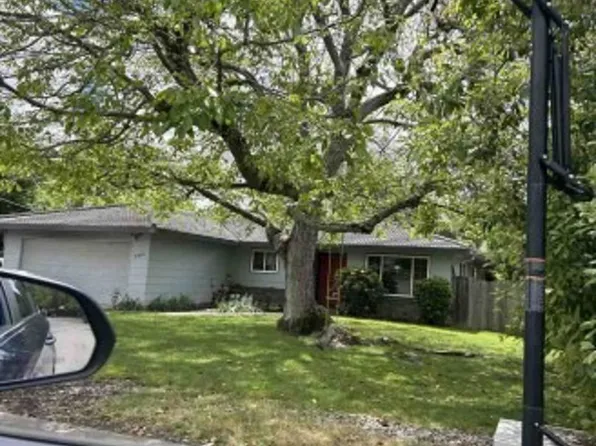 8868 Roediger Ln, Fair Oaks, CA 95628