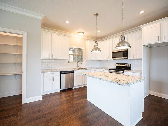 201-MAISON-RUE-DRIVE-kitchen_07242024