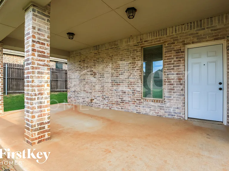 8401 NW 160th Ct — Photo 14