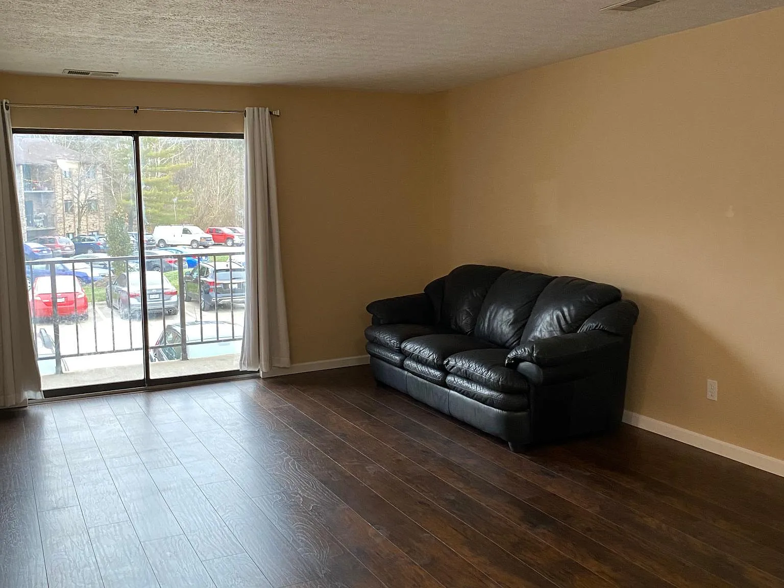 7236 Creekview Dr — Photo 2