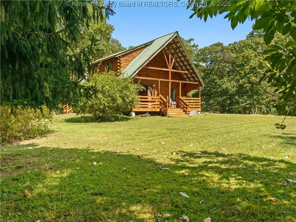 5022 New River Rd, Hinton, WV 25951