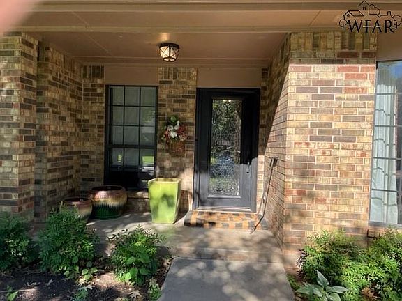 2nd image of 1 White Oak Ct