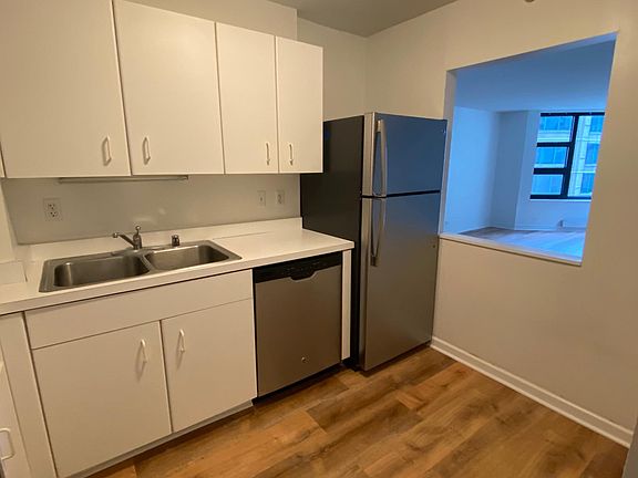 4th image of 401 E Ontario St APT 2104