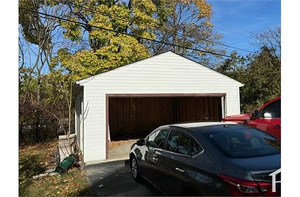 Building Photo - 3203 Whitethorn Rd