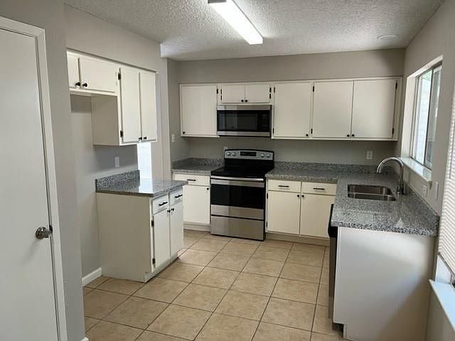 2nd image of 1807 Foxlake Dr