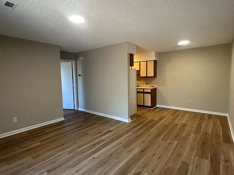 357 Community Dr #G — Photo 12