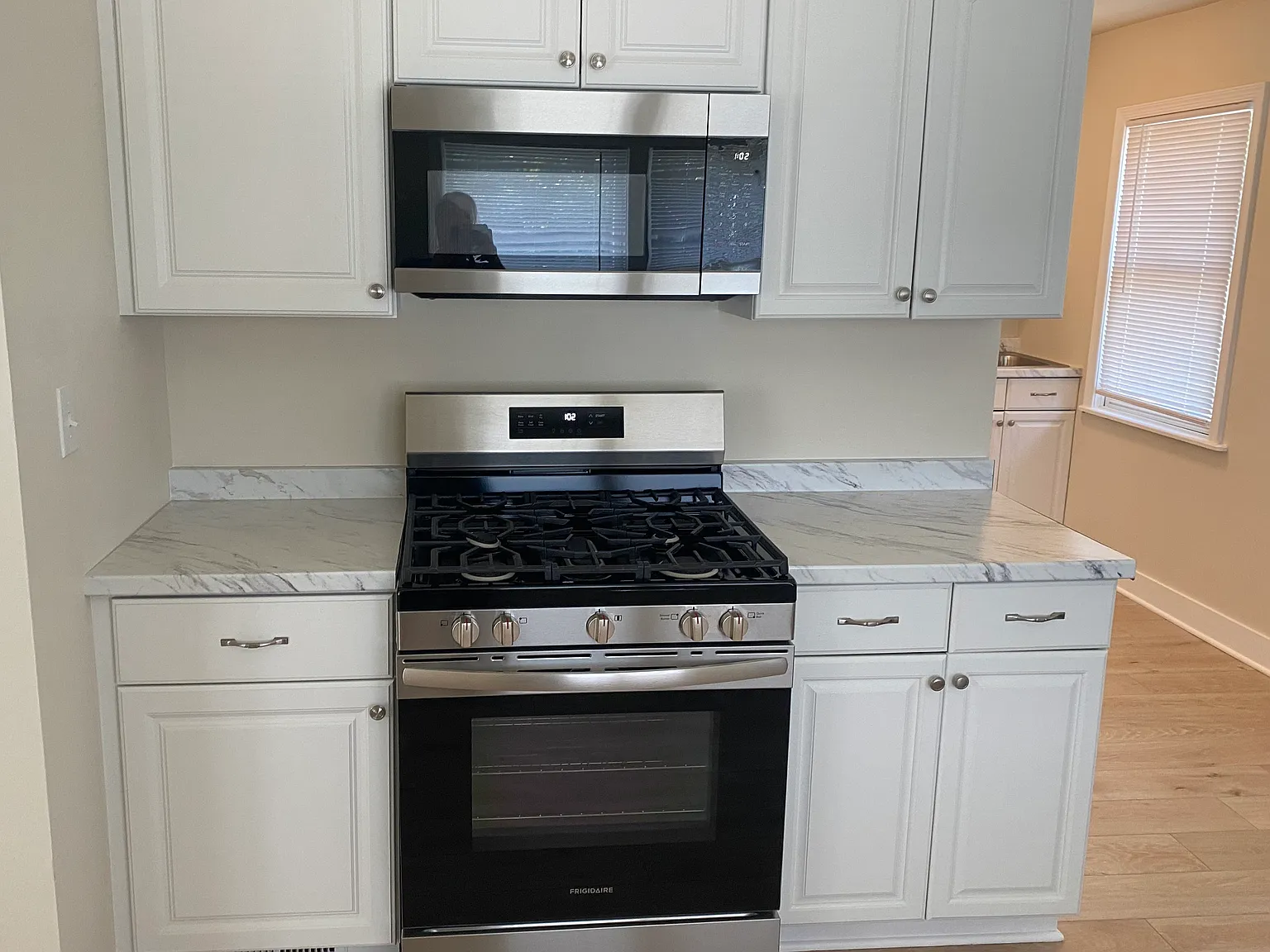 2 bed, 840 sqft, $1,975 — Photo 3