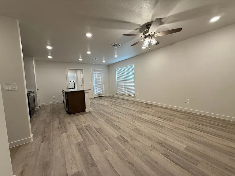 5518 Rice St — Photo 3