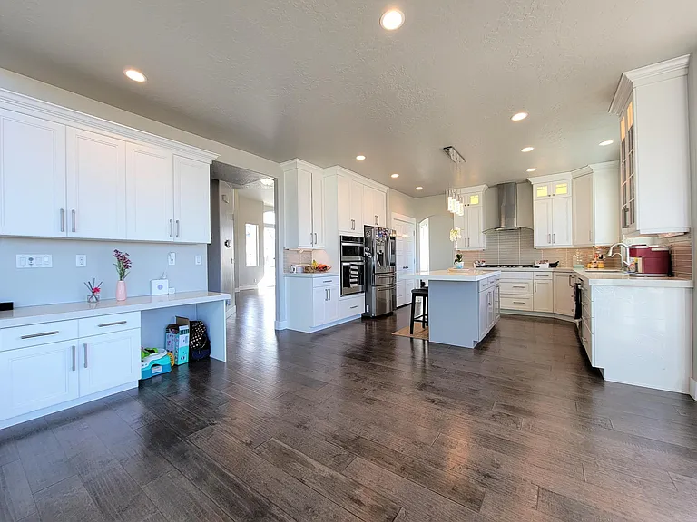 591 W Horizon Dr — Photo 3