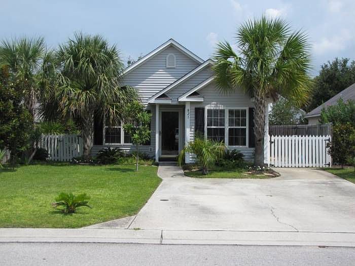 Front of home lots of pal