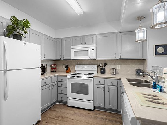 4th image of 1011 S Ocean Blvd. #104