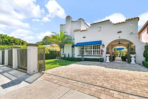 4722 SW 5th St Photo 1