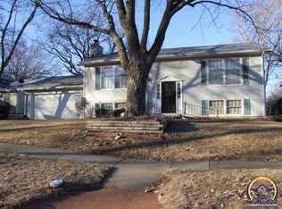 1719 SW Village Dr, Topeka, KS 66604