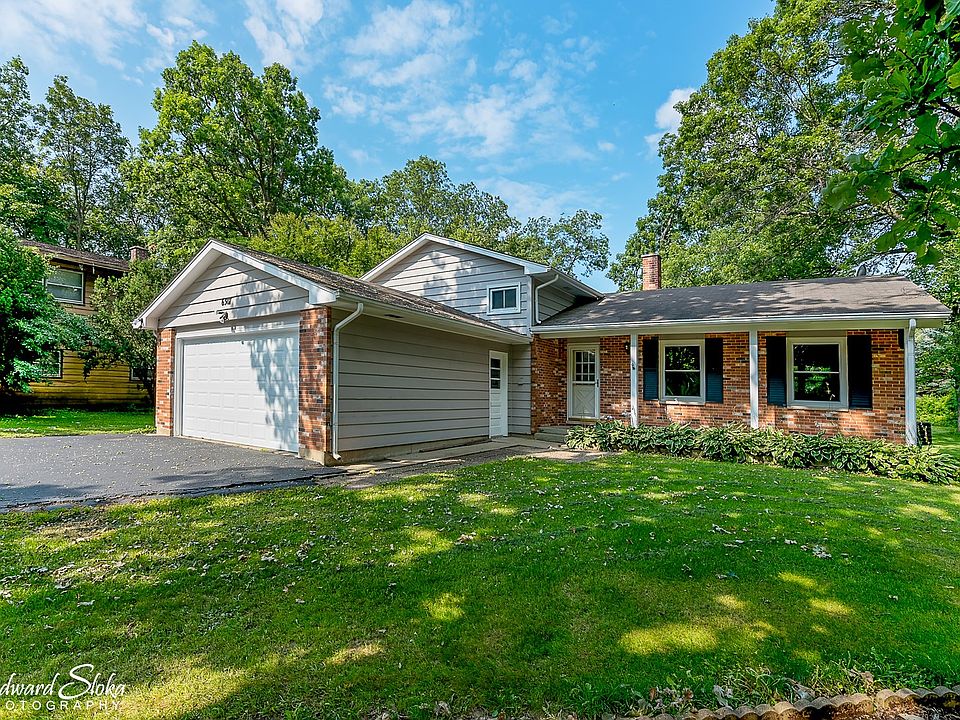 Welcome to 6307 Robin Lane in Crystal Lake Estates with desired Prairie Ridge High School on a lush & private half acre lot!