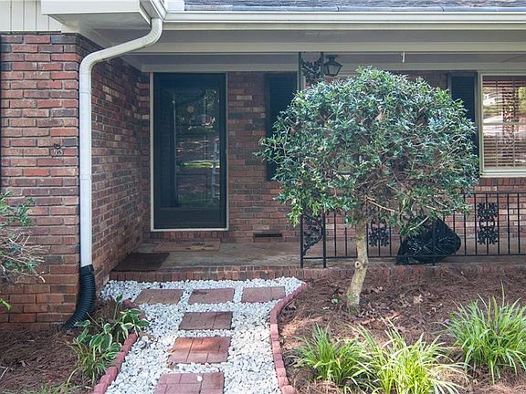 3rd image of 2599 Skylane Dr