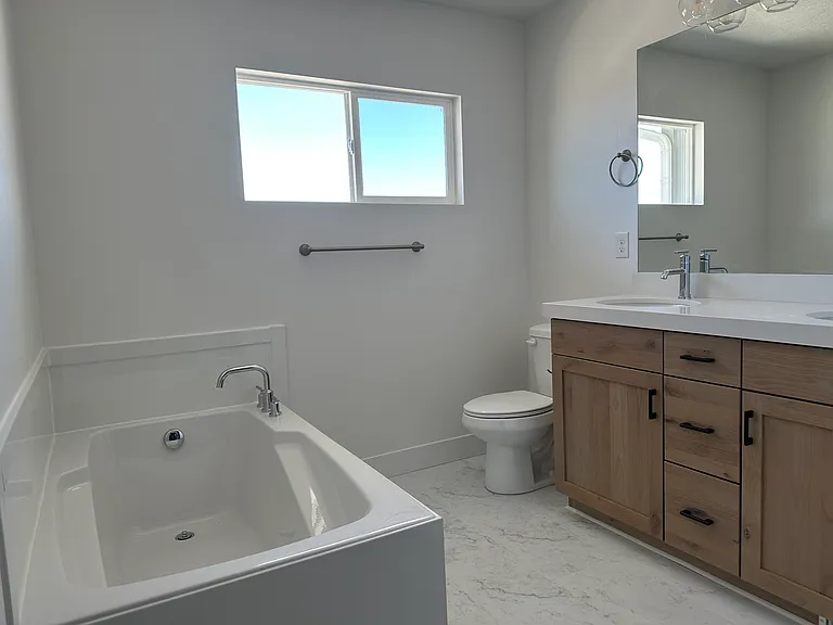 1402 Meadow Ln #643 — Photo 4