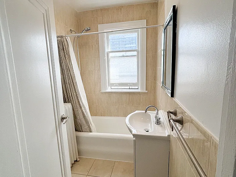 20 Roselawn Ave #11 — Photo 6