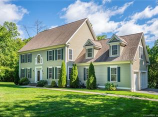 48 Prospect St, Bloomfield, CT 06002