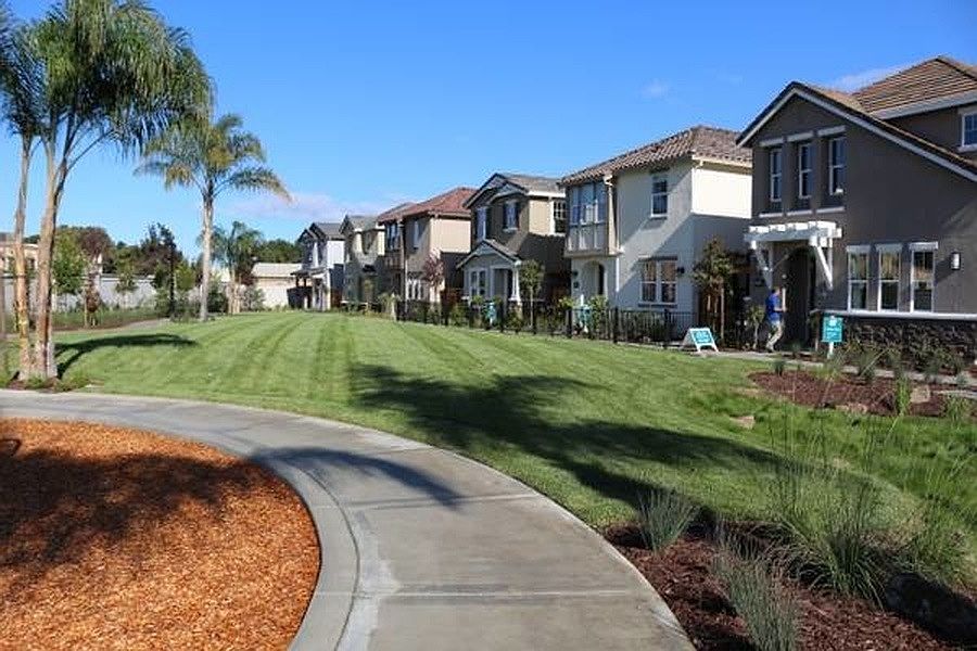 2nd image of 533 Aspen Way