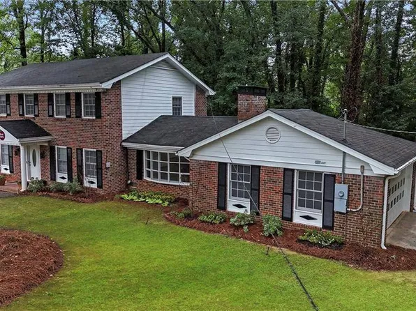 870 Hardwood Ct, Stone Mountain, GA 30083