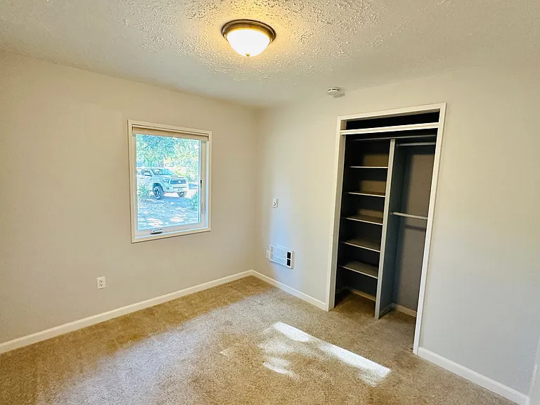 22213 NE 37th Ave — Photo 19