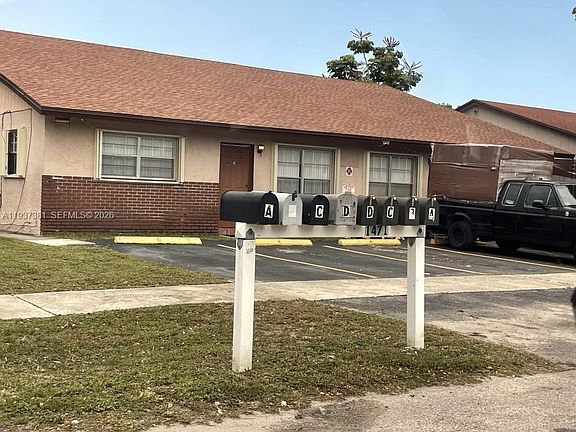 3rd image of 1471 NW 22nd St