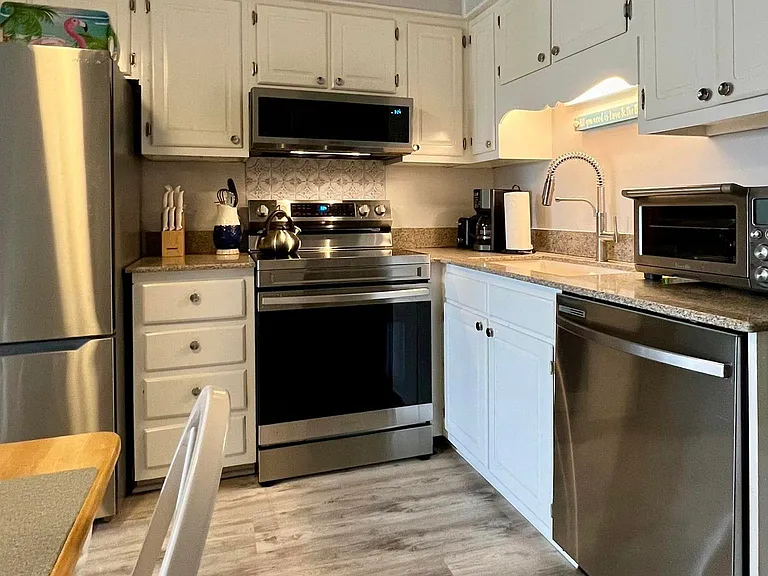 Fully-equipped kitchen