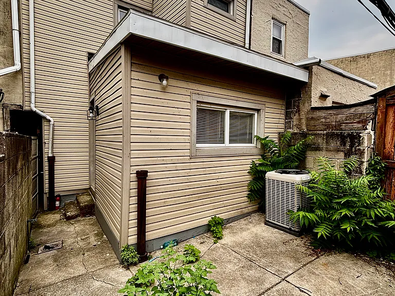 131 McClellan St — Photo 24