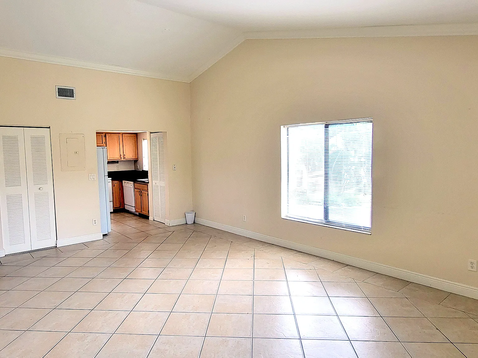 1 bed, 1.5 bath, 848 sqft, $1,250 — Photo 4