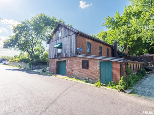 1103 Willow St, Pekin, IL 61554