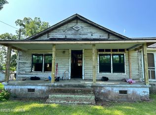 610 Comfort Rd, Richlands, NC 28574