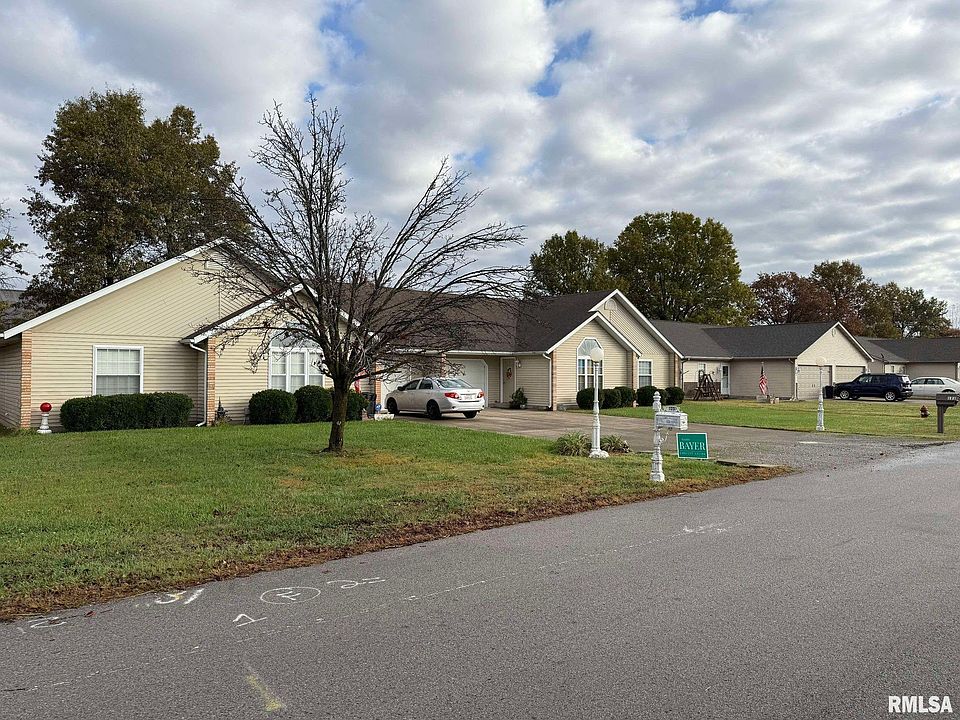 2nd image of 121 Lou Ann Dr
