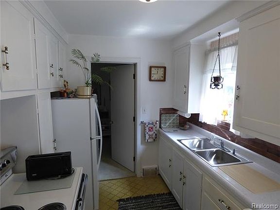 4th image of 6615 Shenandoah Ave