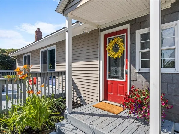 37 Arrowhead Drive, Swanton, VT 05488