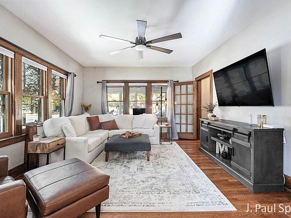 4th image of 1158 Lake Michigan Dr NW