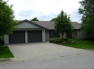 906 10th St, Kalona, IA 52247