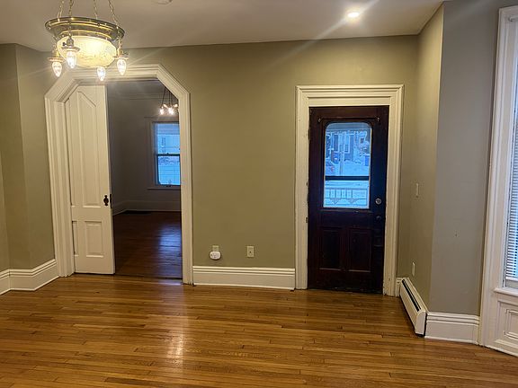 4th image of 631 Hawthorne St NE #1