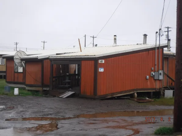 587 Main St, Wainwright, AK 99782