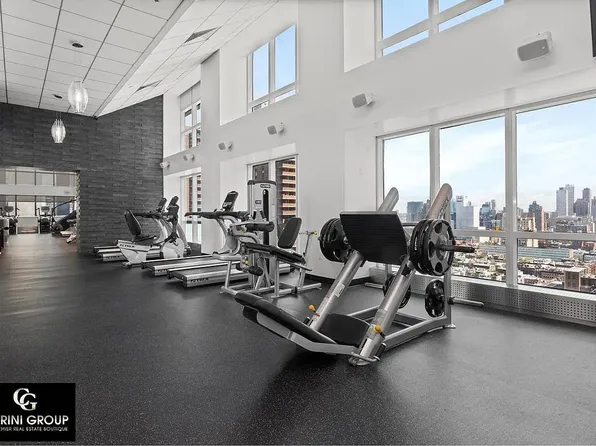 350 West 42nd Street image 9 of 14