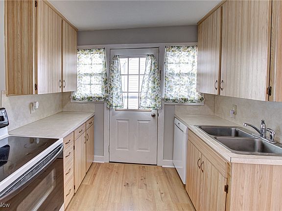 4th image of 408 Fairlawn Ave